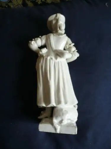 Porzellan-Figur - Dame mit Hund - Zepter-Marke (KPM) (861)