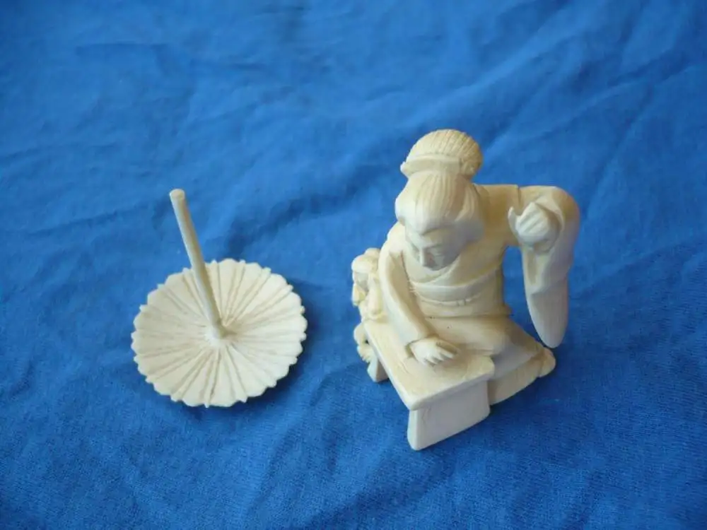 Netsuke - Frau mit Kind und Sonnenschirm - Japan - ca. v. 1900 (864) Preis reduziert 6