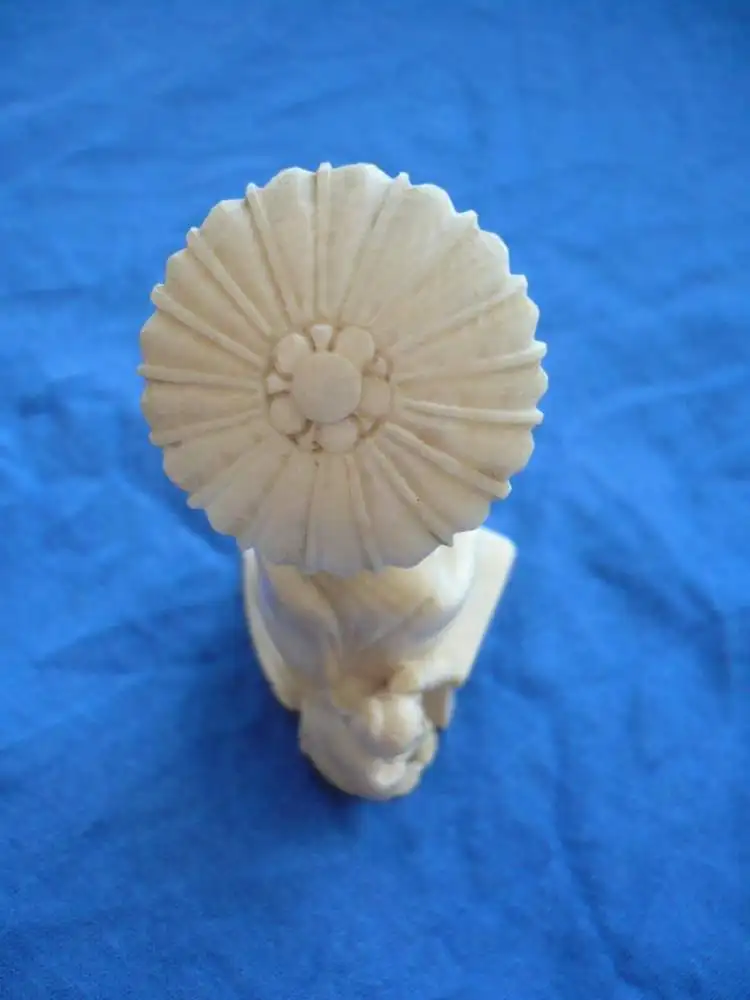 Netsuke - Frau mit Kind und Sonnenschirm - Japan - ca. v. 1900 (864) Preis reduziert 7