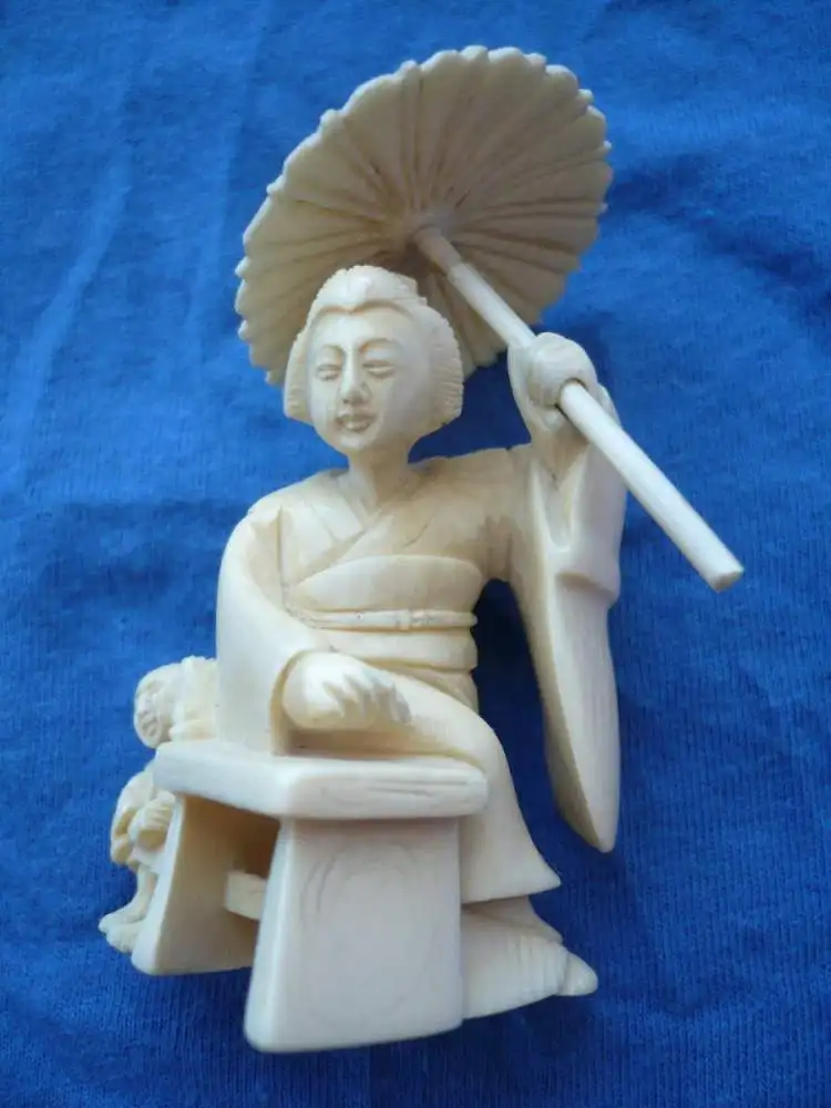 Netsuke - Frau mit Kind und Sonnenschirm - Japan - ca. v. 1900 (864) Preis reduziert 8