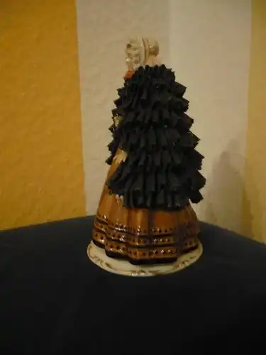 Porzellanfigur - Dame mit Spitzenumhang - Sitzendorf (870) Preis reduziert