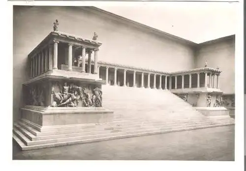 Pergamonmuseum - Der Altar von Pergamon (AK53699-2)