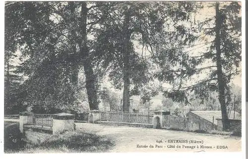 Entrains - Nièvre - Entrée du Parc - Côté du Passage à Niveau  von 1925 (AK5528)