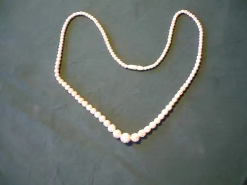 Bein-Kette mit geschnitzten Kugeln mit Drehverschluss - ca. von 1930  (956) Preis reduziert