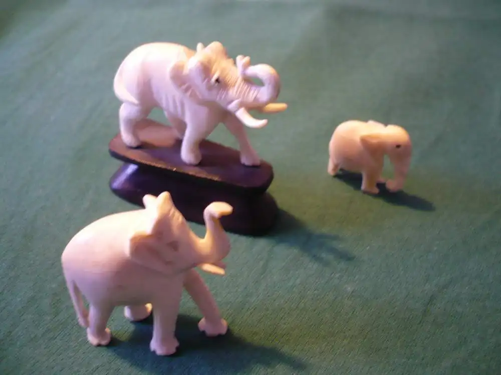 Bein-Schnitzerein - 3 Elefanten - älter (964) Preis reduziert 0