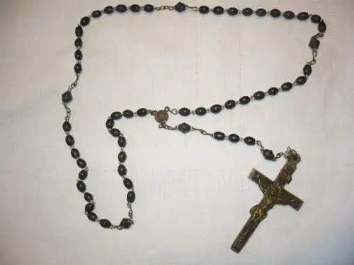 Rosenkranz mit olivenförmigen Perlen und Metall-Kreuz  - älter (970) Preis reduziert