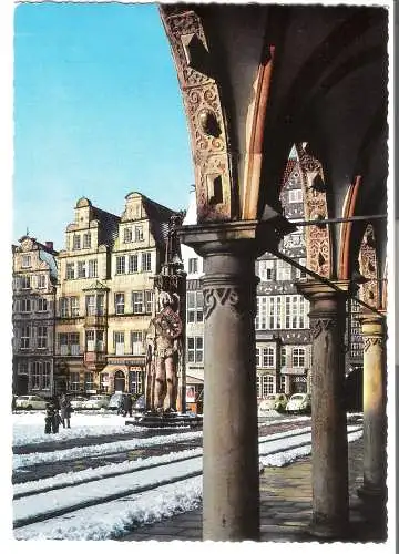 Bremen  - Winterlich - Blick durch die Rathausbogen auf den Marktplatz mit Roland- von 1962 (AK6174)