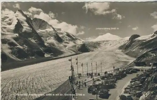 Parkplatz Freiwandeck mit Großglockner - Autos aus jener Zeit -  von 1920  (AK58862)