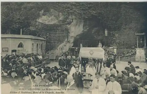 LES PYRÉNÉES - LOURDES - Le St-Sacrement à la Grotte - von 1931  (AK59261)