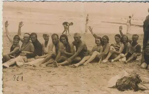 Gruppe am Strand von Norderney - von 1946 (AK59264)