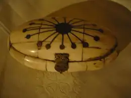 Bein-Deckel-Dose mit Messing-Einlagen und Messing Verschluss - um 1900 (1028) Preis reduziert 3