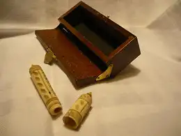 Nadelbehälter aus Bein in Holzschatulle - um 1900 (1035) Preis reduziert 7