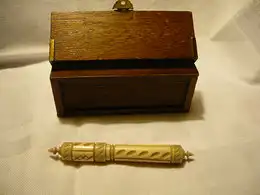 Nadelbehälter aus Bein in Holzschatulle - um 1900 (1035) Preis reduziert 8