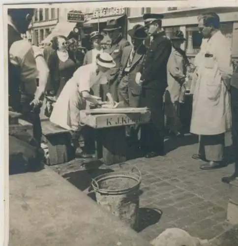 Chile Bilder-Serie Autokennzeichen und Markttreiben Bildgröße  5,4cm x 5,4cm von 1940 (59368-72)