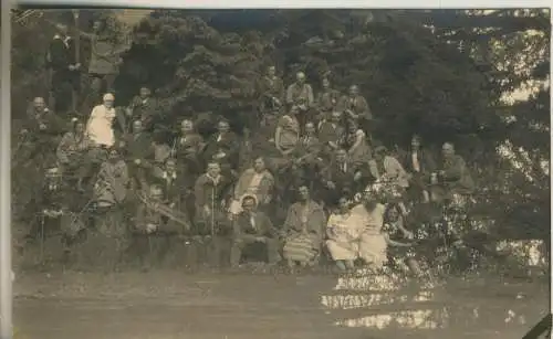 Gruppenfoto am Fluss  v. 1924 (AK54230)