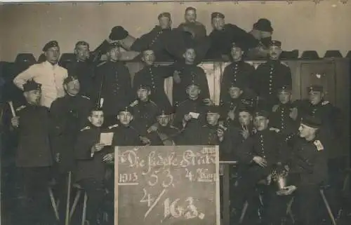 Gruppenfoto - Die fidele Stube 53. 4. Korp 4/163.  - von 1913 (AK59603)