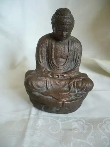 Buddha in Meditationshaltung - mit Kupfer überzogen - älter   (1063) Preis reduziert