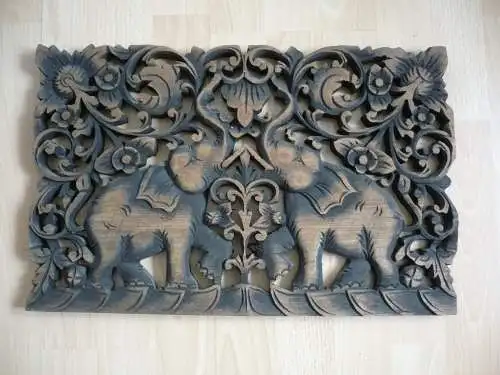 Wand-Relief - Elefanten im Phantasie-Wald aus Holz - älter   (1064) Preis reduziert