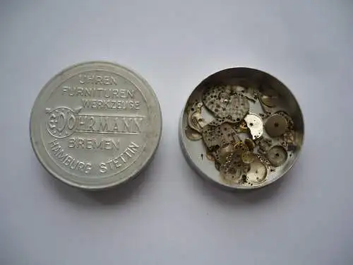 E.DOHRMANN -  Dose mit Uhren-Ersatzteilen  - älter (1072) Preis reduziert