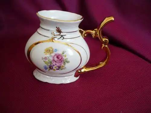 Schnabel-Bäder-Tasse  - (Henkel mit Trinkfunktion) mit Blumen Decor und Vergoldungen  (1079) Preis reduziert