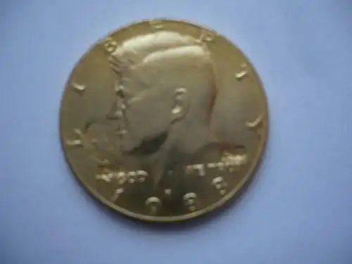 Half Dollar - J.F.Kennedy. v. 1988 - mit Punzierungen 1963 und Kopf (1083) Preis reduziert