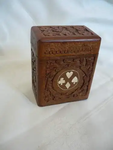 geschnitzte Holzbox für Rommé-Karten mit Intarsien - älter (1109) Preis reduziert