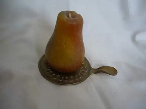 Kerzen-Teller mit Griff aus Messing mit Kerze in Form einer Birne  (1116) Preis reduziert