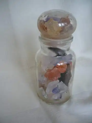 Glasbehälter mit unterschiedlichen Steinen/Quarzen  (1125) Preis reduziert