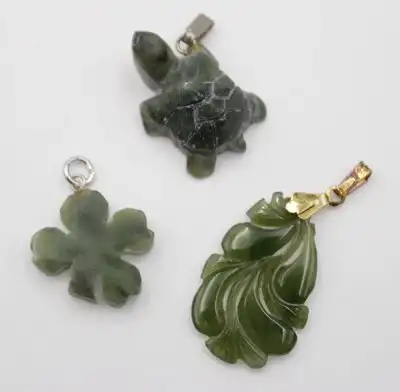 3 Jade-Ketten-Anhänger - verschiedene Motive  (1181) Preis reduziert