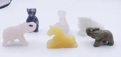 5x geschnitzte Tiere aus verschiedenen Halbedelsteinen  (1183) Preis reduziert