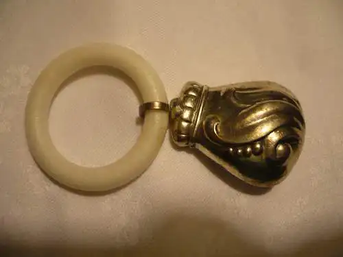 Babyrassel mit Beißring - älter (1205)