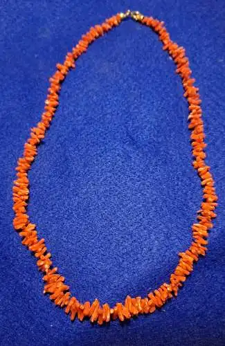 Feine Stabkorallenkette mit Silberverschluß - älter (1221)