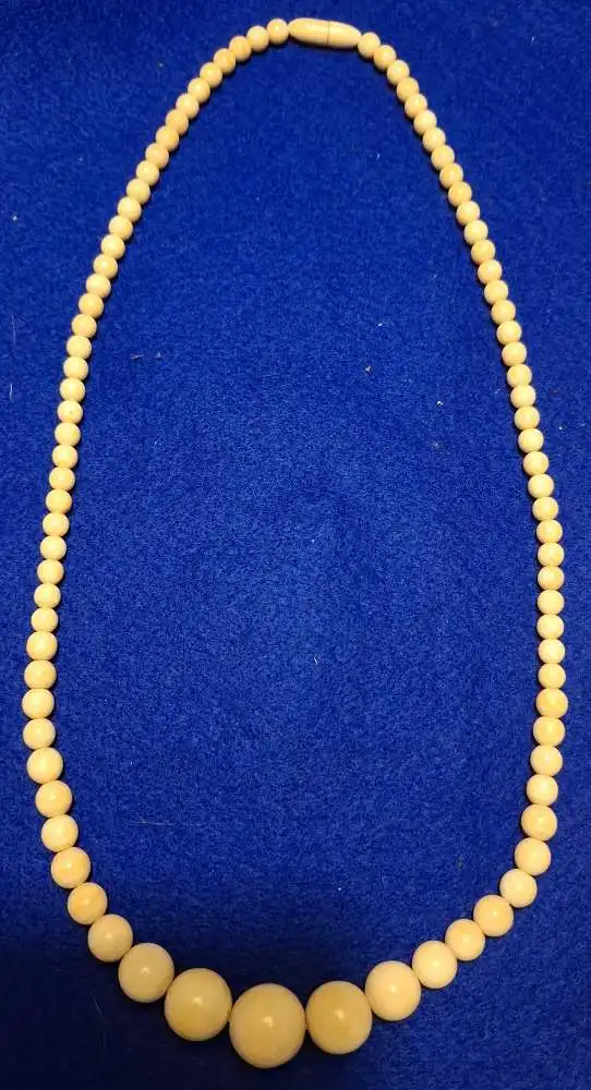 Elegante Jugendstil E-Bein-Kette - Kugeln im Verlauf mit Drehverschluss - ca. von 1920 (1245) 0