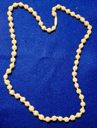 Jugendstil E-Bein-Kette mit geschnitzten Kugeln (Rosenmuster) - mit Drehverschluss - ca. von 1920 (1251)
