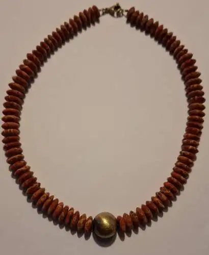 Schaumkorallen-Halskette mit Silberkugel und Silber-Karabiner-Verschluss (1261)