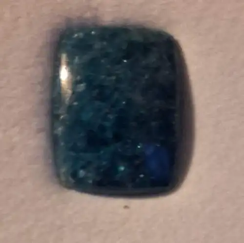 Schöner APATIT Cabochon 15,4ct in Kapsel (1262)