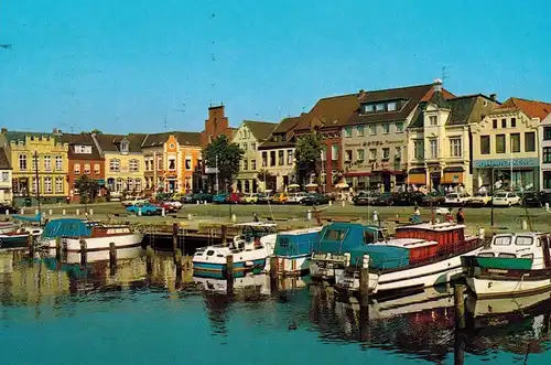 AK Husum, Nordsee, Binnenhafen, Schiffsbrücke, 1990 gelaufen mit Marke