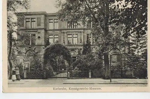 AK Karlsruhe, Kunstgewerbemuseum, 1917 gelaufen ohne Marke, Feldpost