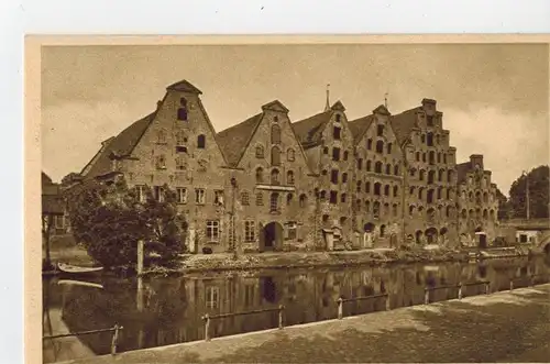 AK Lübeck, Alte Salzspeicher an der Trave, ca. 1930er Jahre, ungelaufen, unbeschriftet 