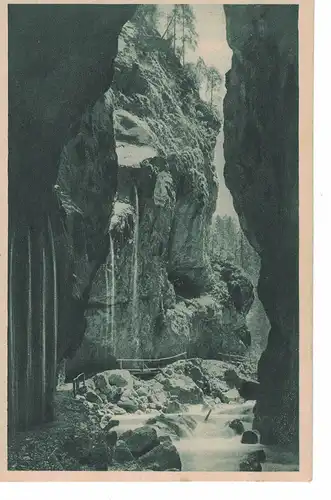 [Echtfotokarte schwarz/weiß] 5 x AK Garmisch-Partenkirchen, (davon 4x Partnachklamm, u.a. Dom mit Marienstatue, Der große Schleierfall) 1x Partenkirchen Ortsansicht, alle ca. 1900-1918 ungelaufen. 