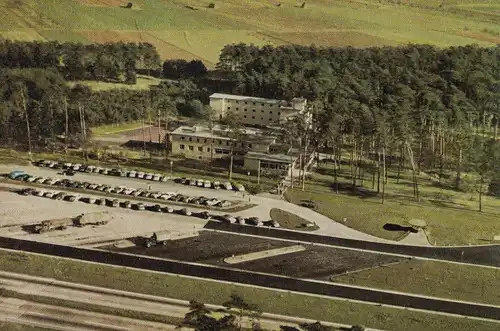 [Echtfotokarte farbig] AK Pfungstadt, Autobahn-Hotel, Restaurant, Café, Terassen, 85 Betten in ruhiger Waldlage, 1961 gelaufen mit Marke und Sonderstempel. 