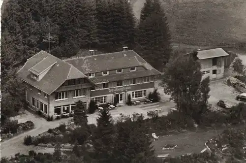 [Echtfotokarte schwarz/weiß] AK Todtmoos, Weg, Hotel, Pension. Weidberghaus, Bes. Bernd Henneken, 1963, beschriftet, gelaufen mit Sonder-Marke. 