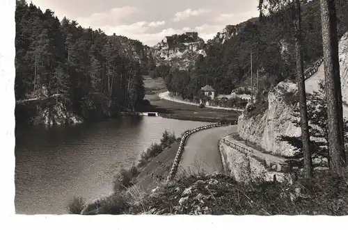 [Echtfotokarte schwarz/weiß] AK Pottenstein, Oberfranken, Pegnitz, Weihersbachtal, Burg Pottenstein, Fränkische Schweiz, 1957 beschriftet, gelaufen mit Marke. 