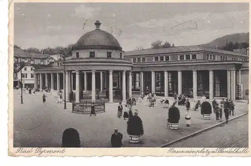 [Echtfotokarte schwarz/weiß] AK Bad Pyrmont, Brunnenplatz, Wandelhalle, 1920er Jahre, beschriftet, gelaufen mit Marke, Marke entfernt. 