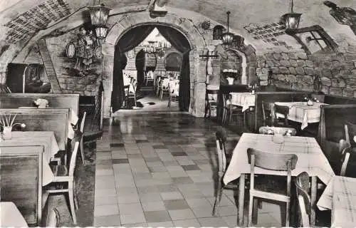 [Echtfotokarte schwarz/weiß] AK Rüdesheim, Felsenkeller, Weinschänke, Traditionsgaststätte, seit 1613, beschriftet, 1953 gelaufen mit Marke + Sonderstempel. 