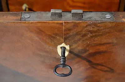 Antiker Biedermeier geflammte Birke Sekretär von 1850 9