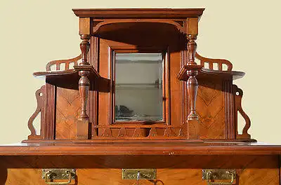 Antikes Jugendstil Nußbaum Schrank Vertiko mit Aufsatz von 1910