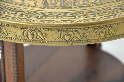 Antiker Historismus Messing Rauchtisch Teetisch mit Hieroglyphen von 1910