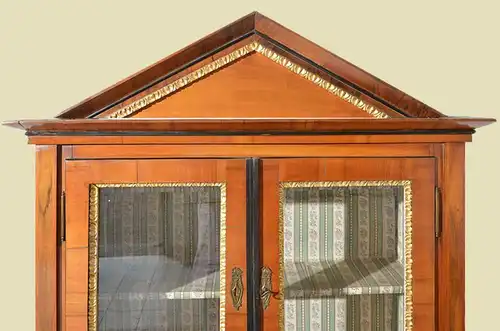 Antike Kirschbaum Louis Seize Biedermeier Vitrine um 1790