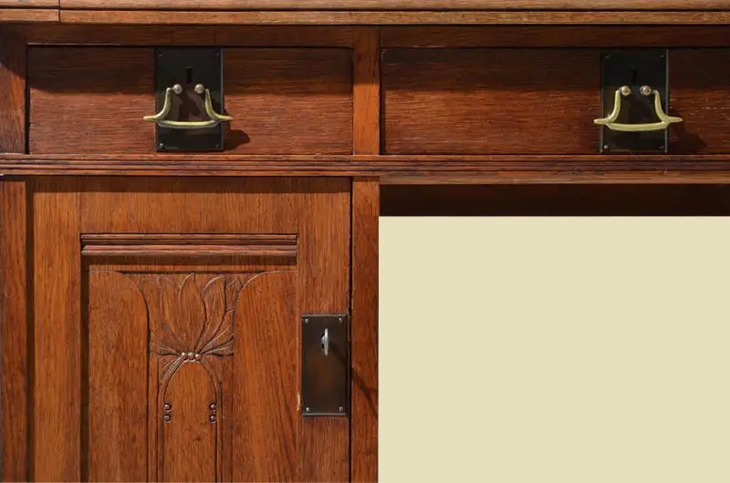 Schöner Antiker Jugendstil Schreibtisch mit Messing von 1920 10
